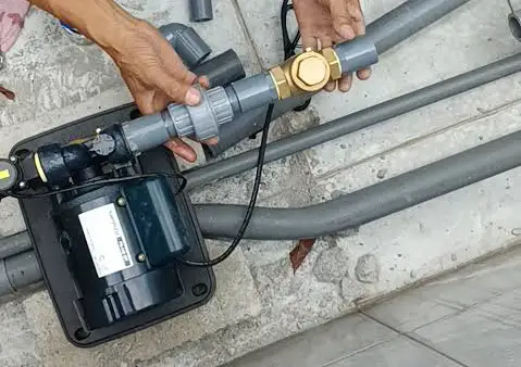 Tukang Betulin mengerjakan instalasi kelistrikan